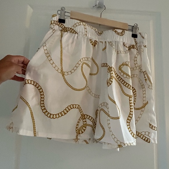 GIRL SOUL • White & Gold Shirt & Short Set • Large • - Picture 8 of 10